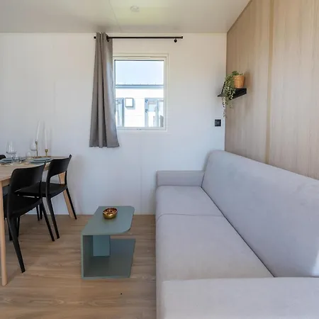 Chalet Caravan On The Coast